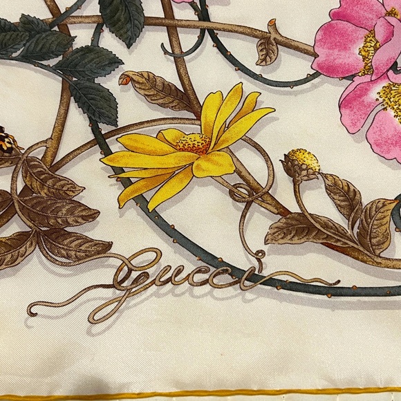 GUCCI Flora Scarf Large Flower Silk White/Berry - Picture 7 of 11